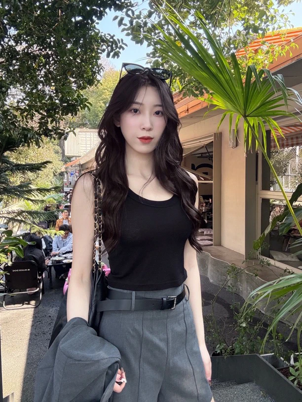 小怡原创女装2025春夏新款高级感轻薄休闲通勤西装短裤