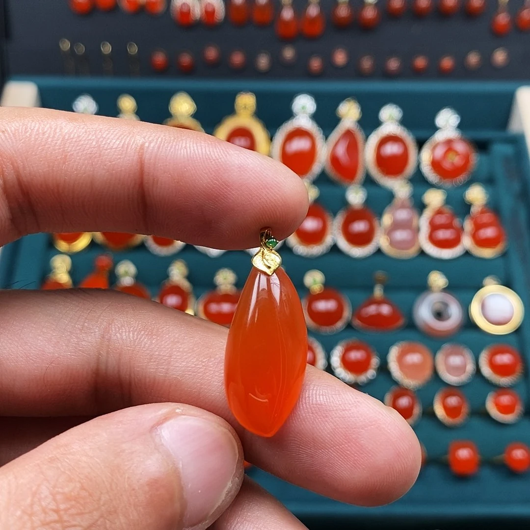 南红玛瑙18K金镶嵌颈饰