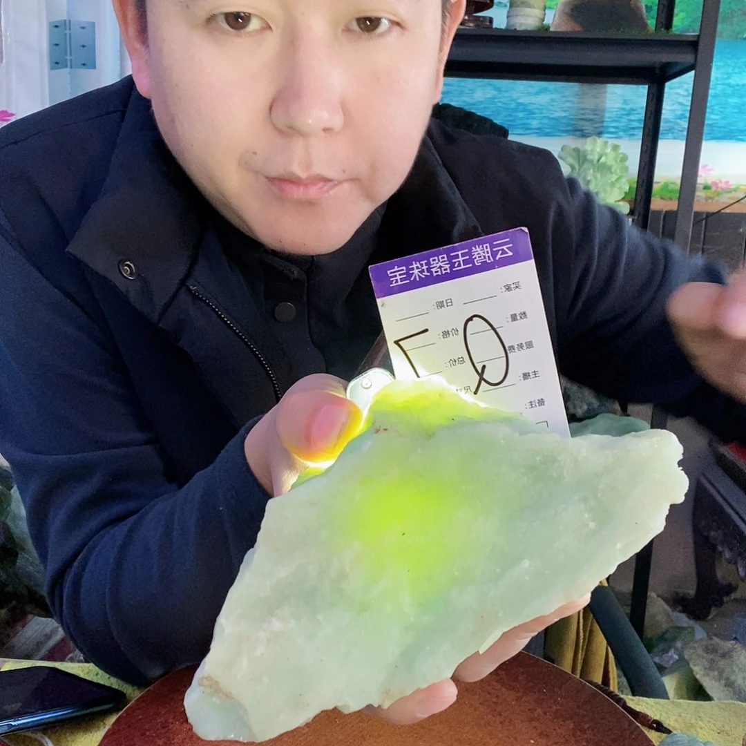 蛇纹石玉未镶嵌珠宝奇石