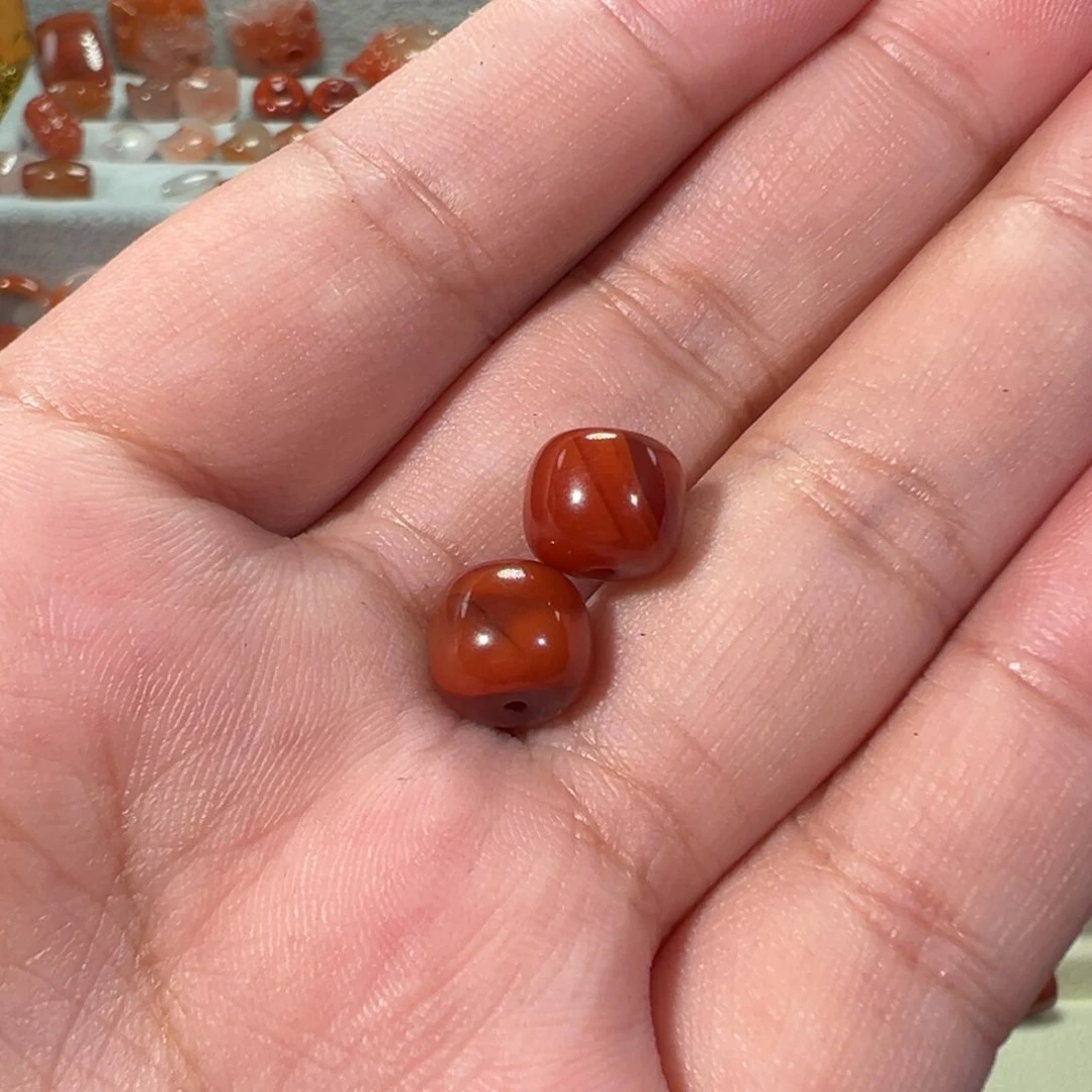 刘***号南红玛瑙川料未镶嵌9咪老型珠一对