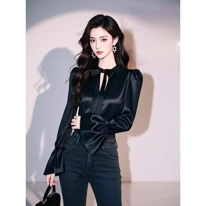 法式轻奢小香风黑色镂空缎面长袖衬衫女春季新款喇叭袖蝴蝶结上衣