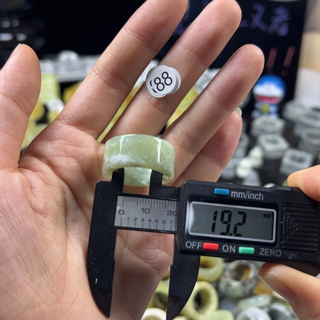 蛇纹石玉未镶嵌戒指