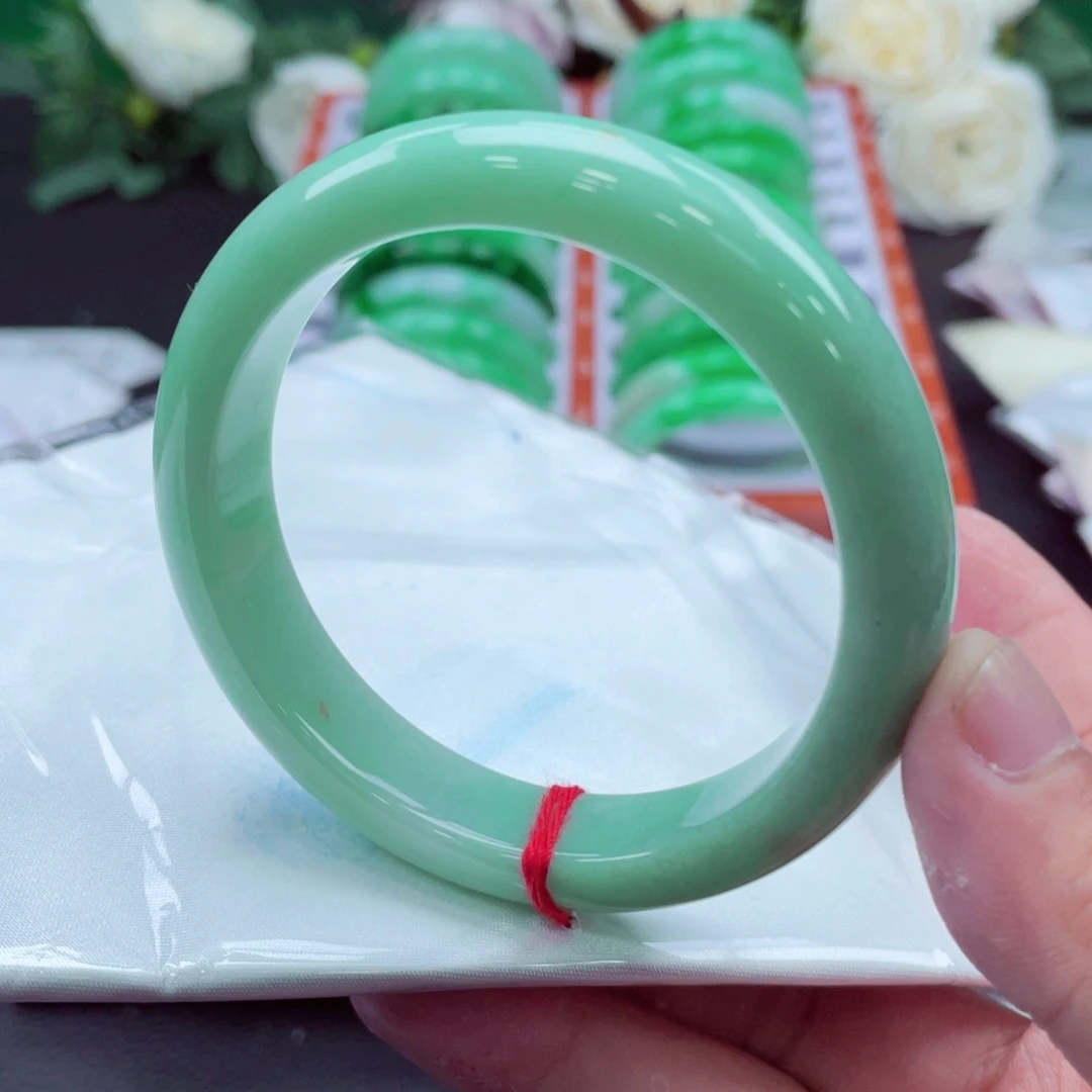 翡翠手镯未镶嵌翡翠