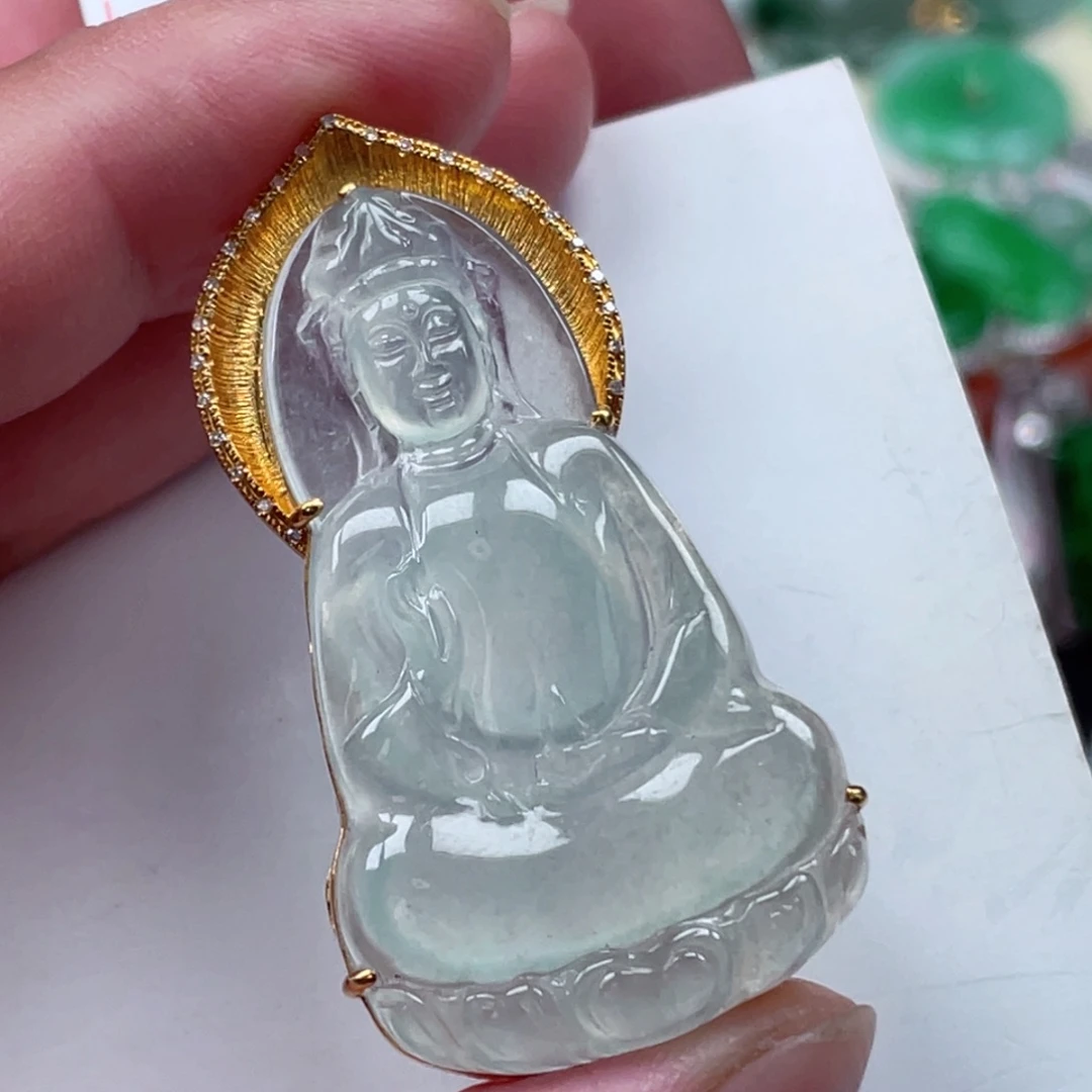 颈饰18K金镶嵌翡翠观音