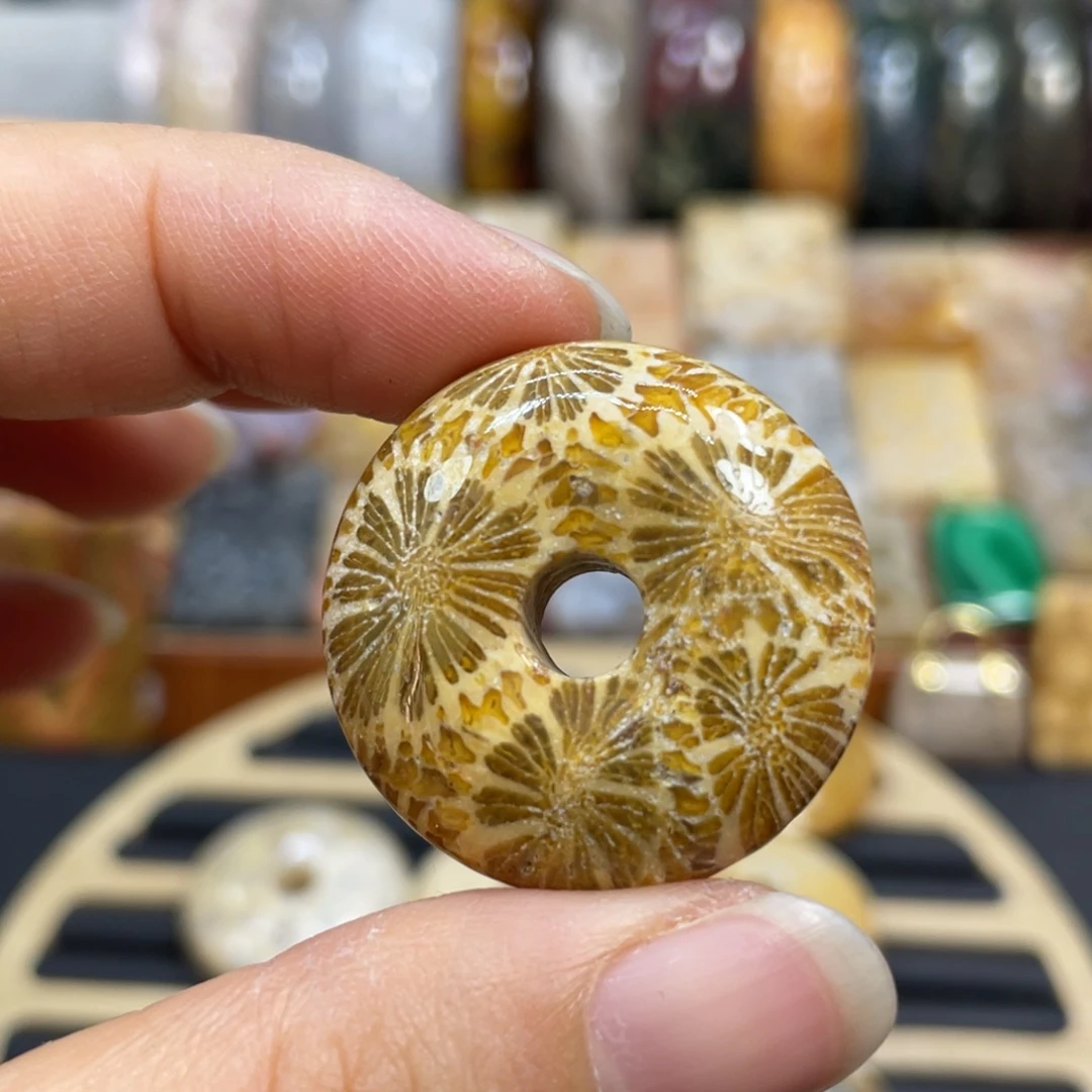 硅化玉未镶嵌颈饰k16