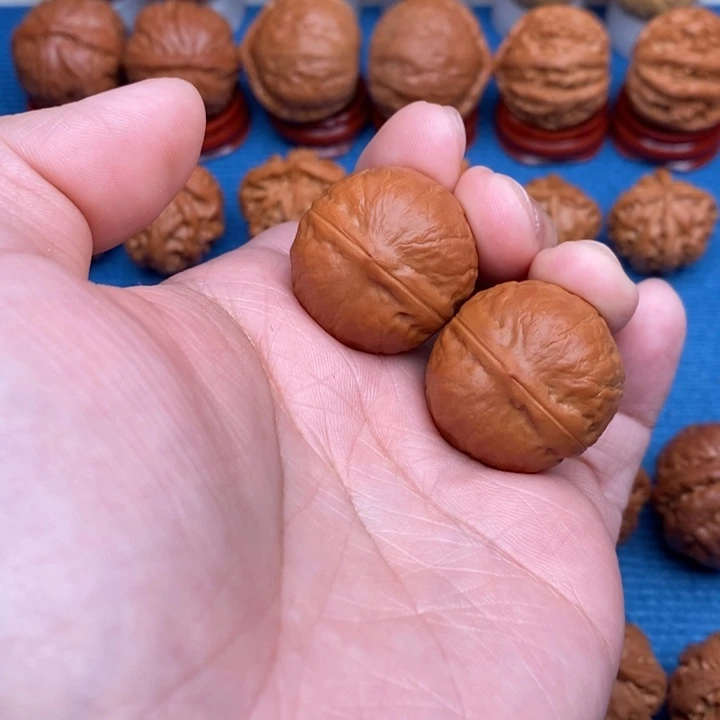 周***建文玩核桃把件小石头