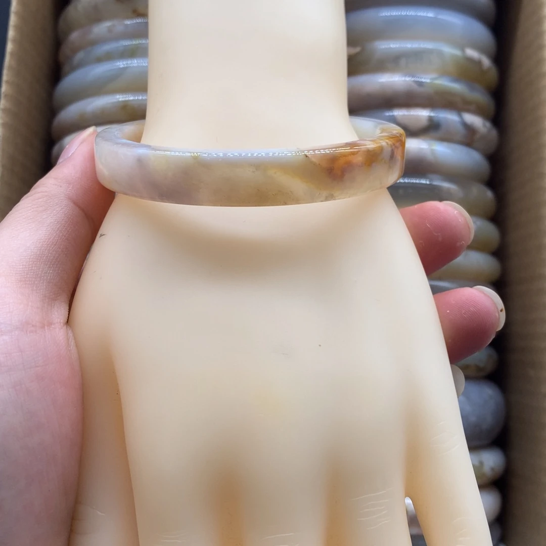 【闪购商品】玛瑙/玉髓手镯未镶嵌程*峡