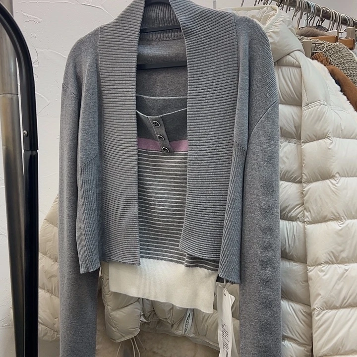 今天新款 灰色针织衫两件套