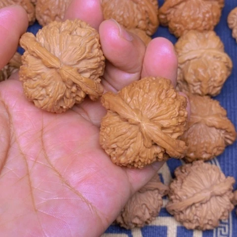 【闪购商品】文玩核桃吊坠色差白狮子43