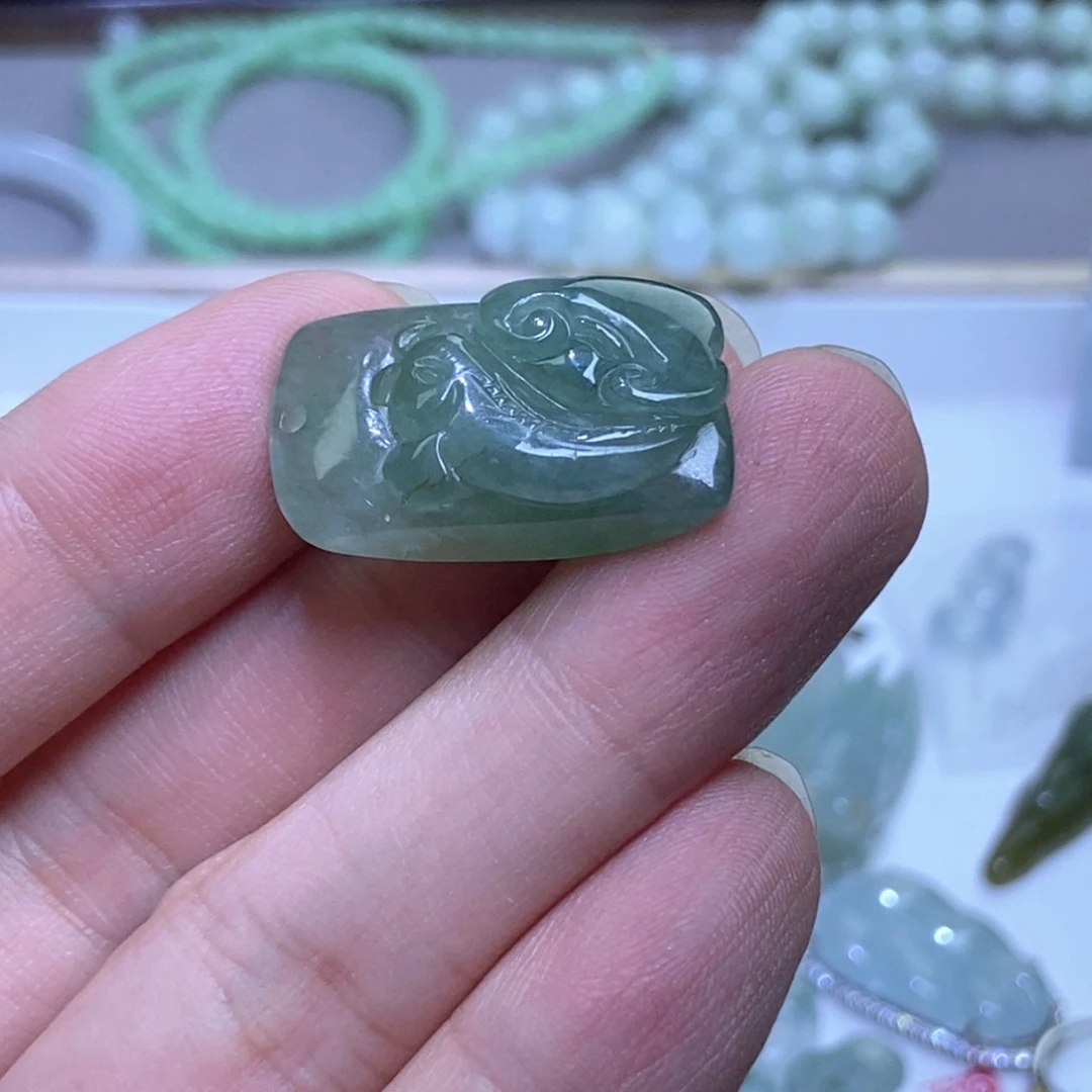 翡翠挂件未镶嵌翡翠