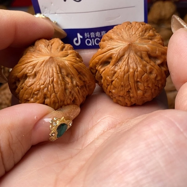 飞***把件桃核全品大铁锤