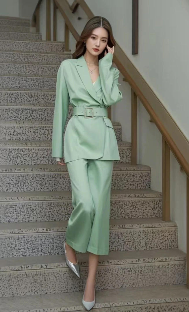一整套ootd通勤穿搭2025超火春装绿色西装外套阔腿裤职业气质套装
