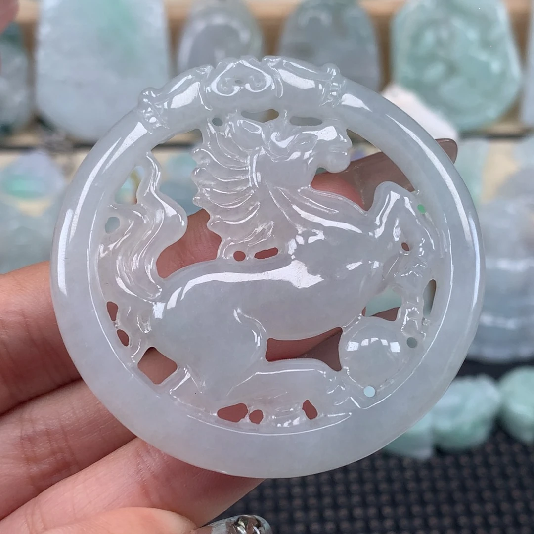 翡翠未镶嵌颈饰生肖马