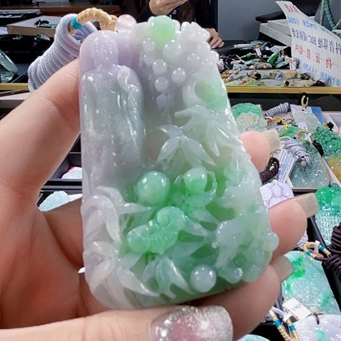 颈饰未镶嵌翡翠一个
