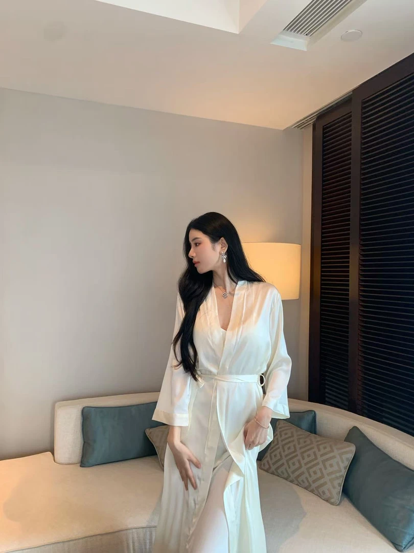 【初遇】法式缎面吊带睡裙女垂感v领修身纯欲性感简约家居服套装