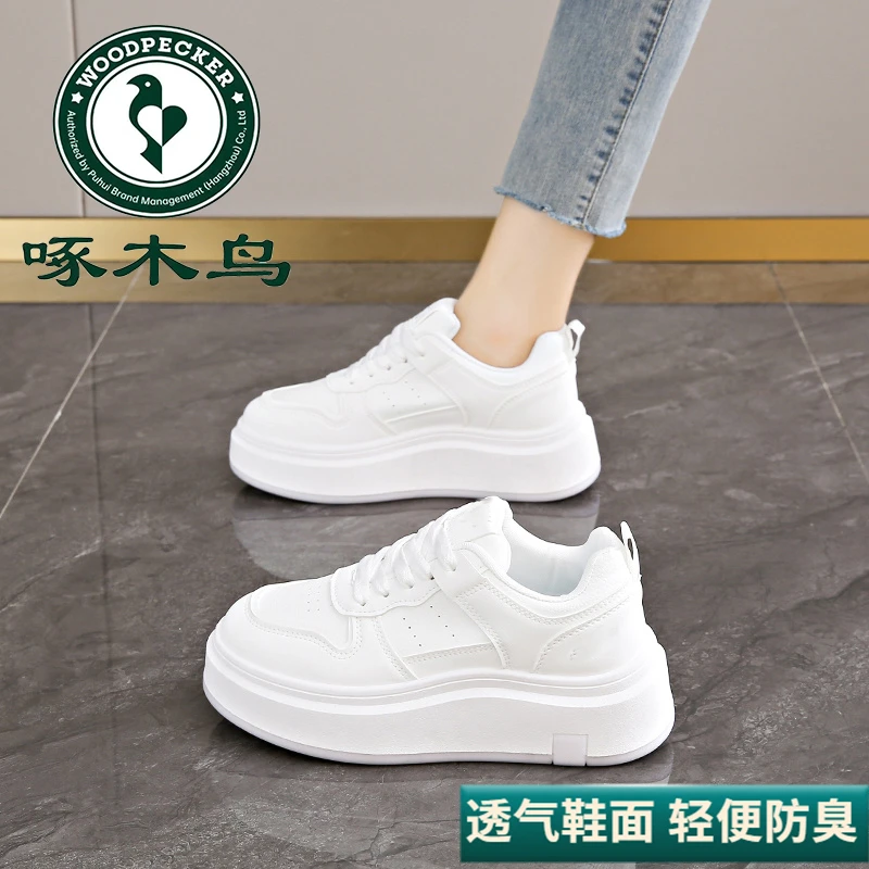 啄木鸟品牌减震轻便小白鞋女2025年新款爆款小众百搭厚底运动板鞋