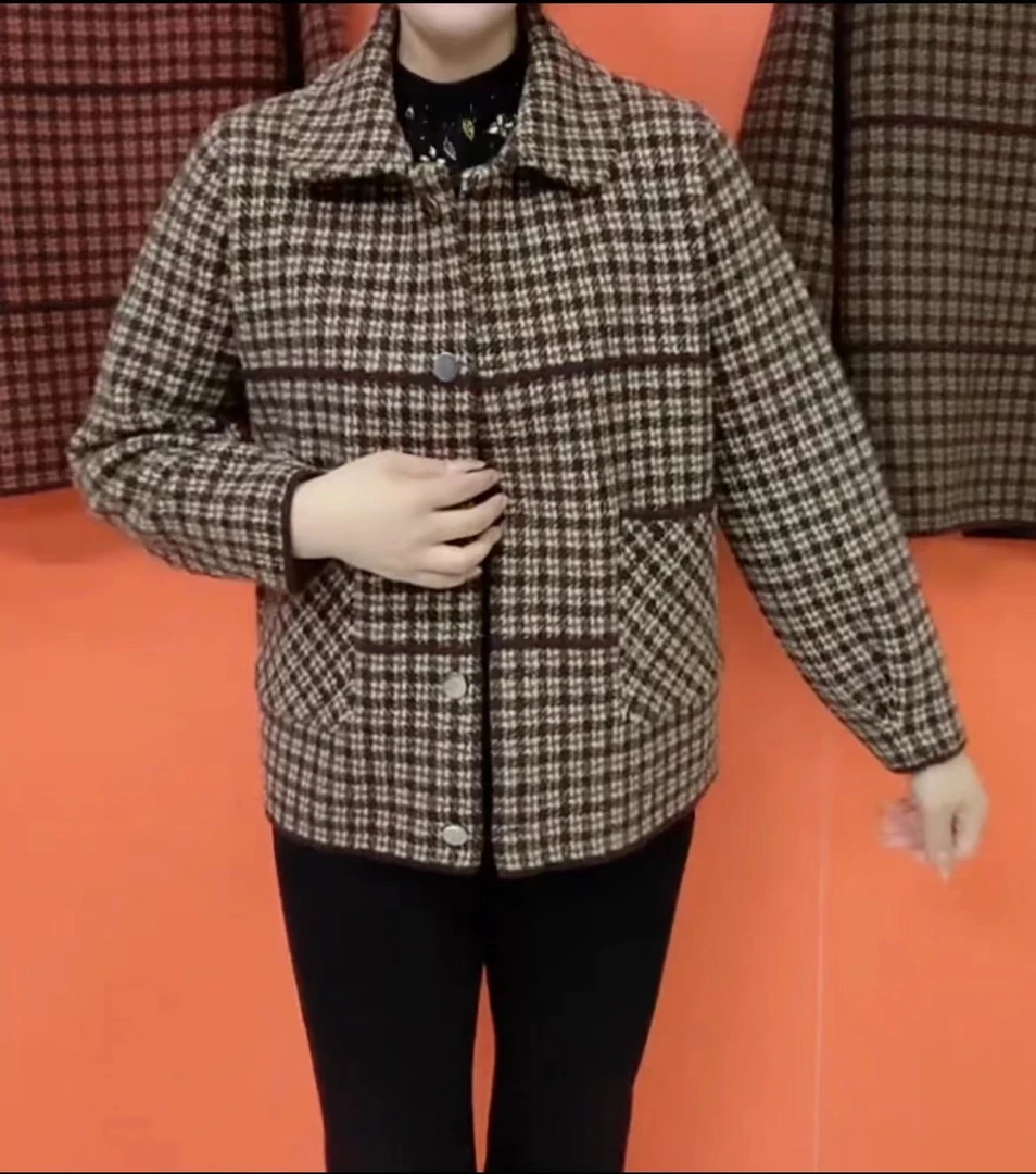 《专柜正品》秋冬季气质洋气小格休闲时尚百搭经典潮流妈妈外套Z