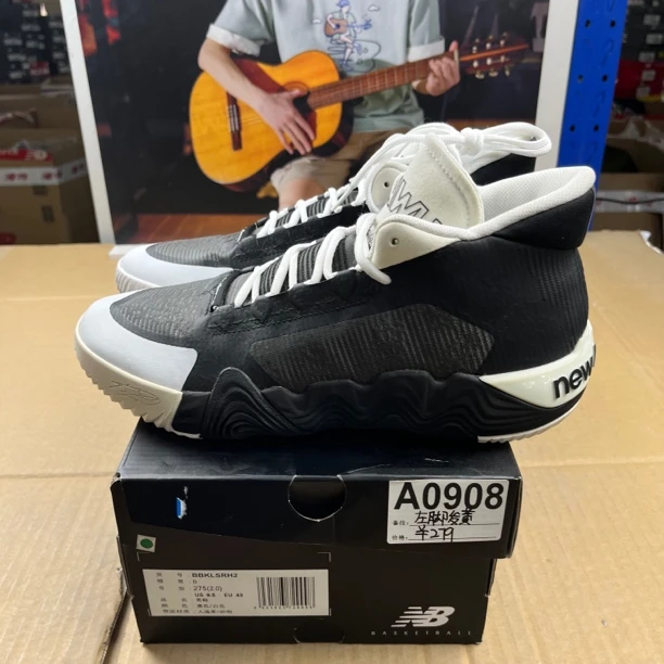 A0908 NEW BALANCE BBKLSRH2 43码运动鞋直播微瑕疵 无售后