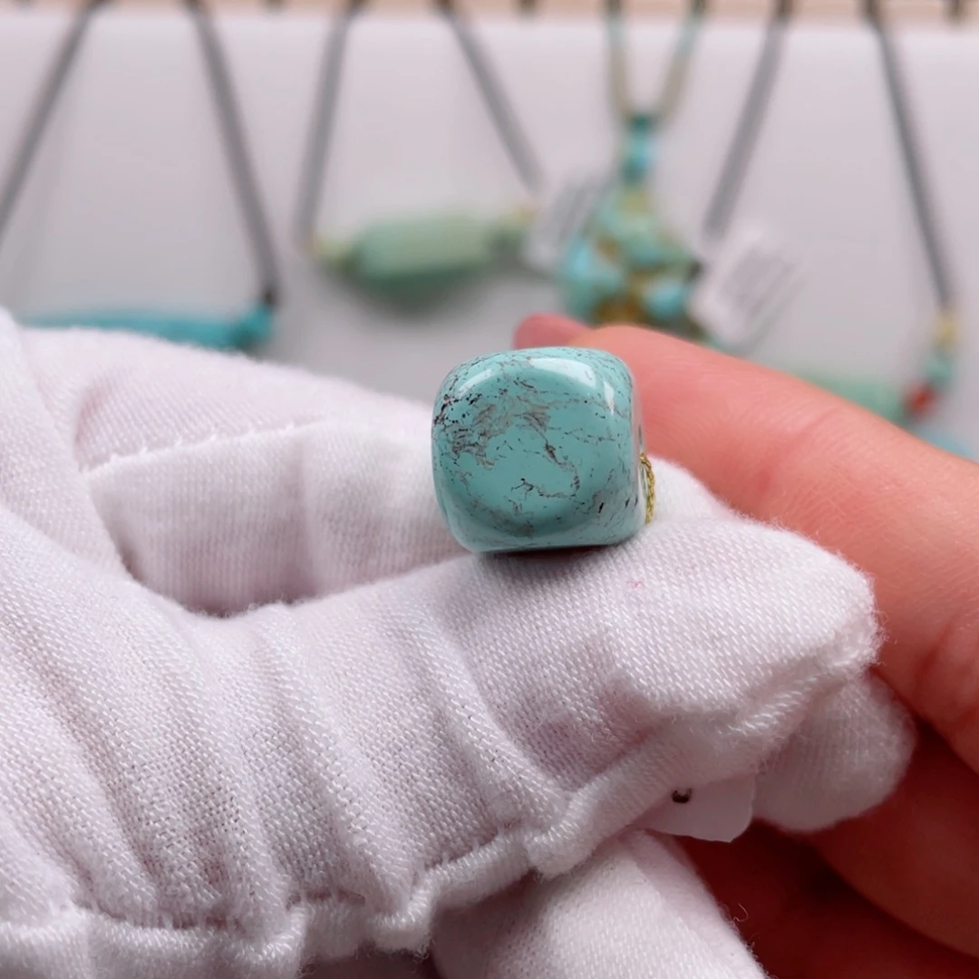 绿松石未镶嵌摆件