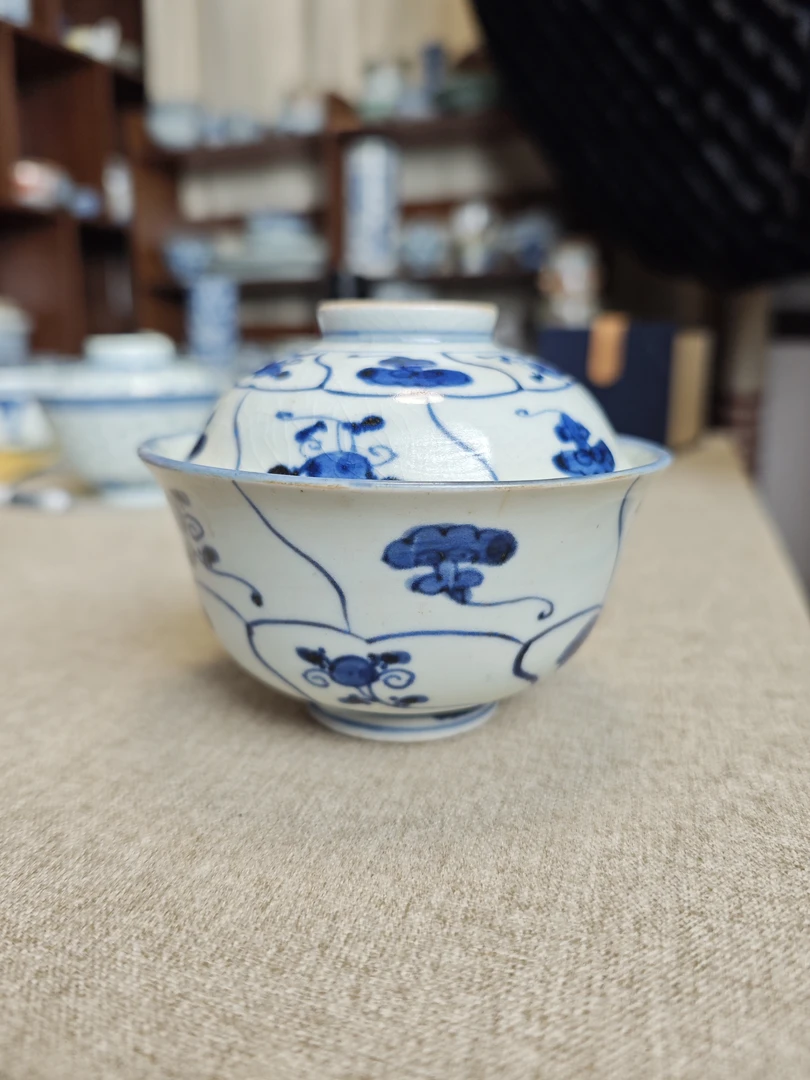 小民青花灵芝纹盖碗，开片，碗有惊釉