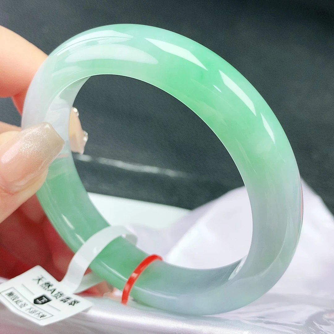 翡翠手镯未镶嵌57圈