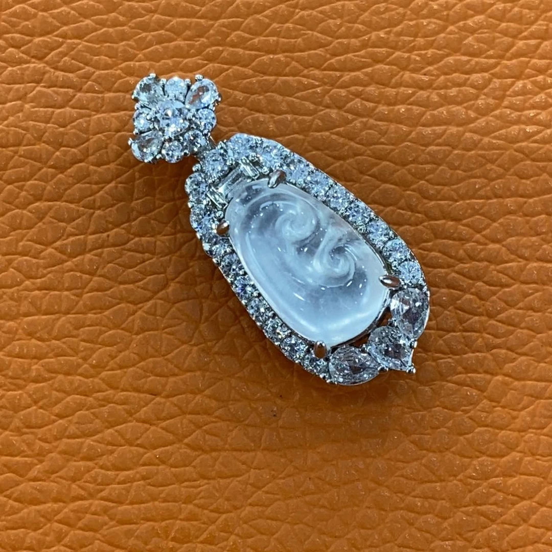 石英质玉吊坠(不含链)合金