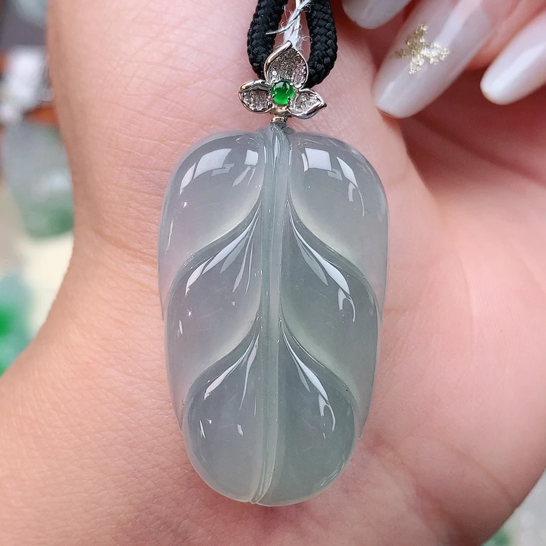 颈饰18K金镶嵌翡翠叶子