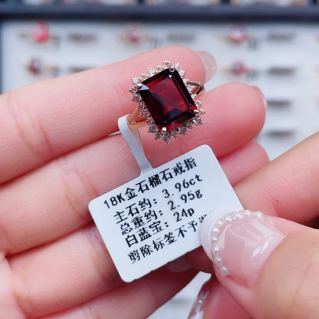 18K金镶嵌戒指石榴石