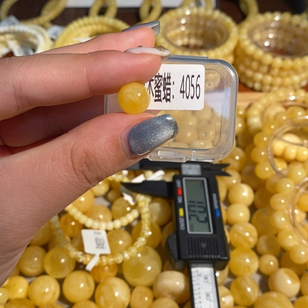 未镶嵌琥珀珠宝奇石4056