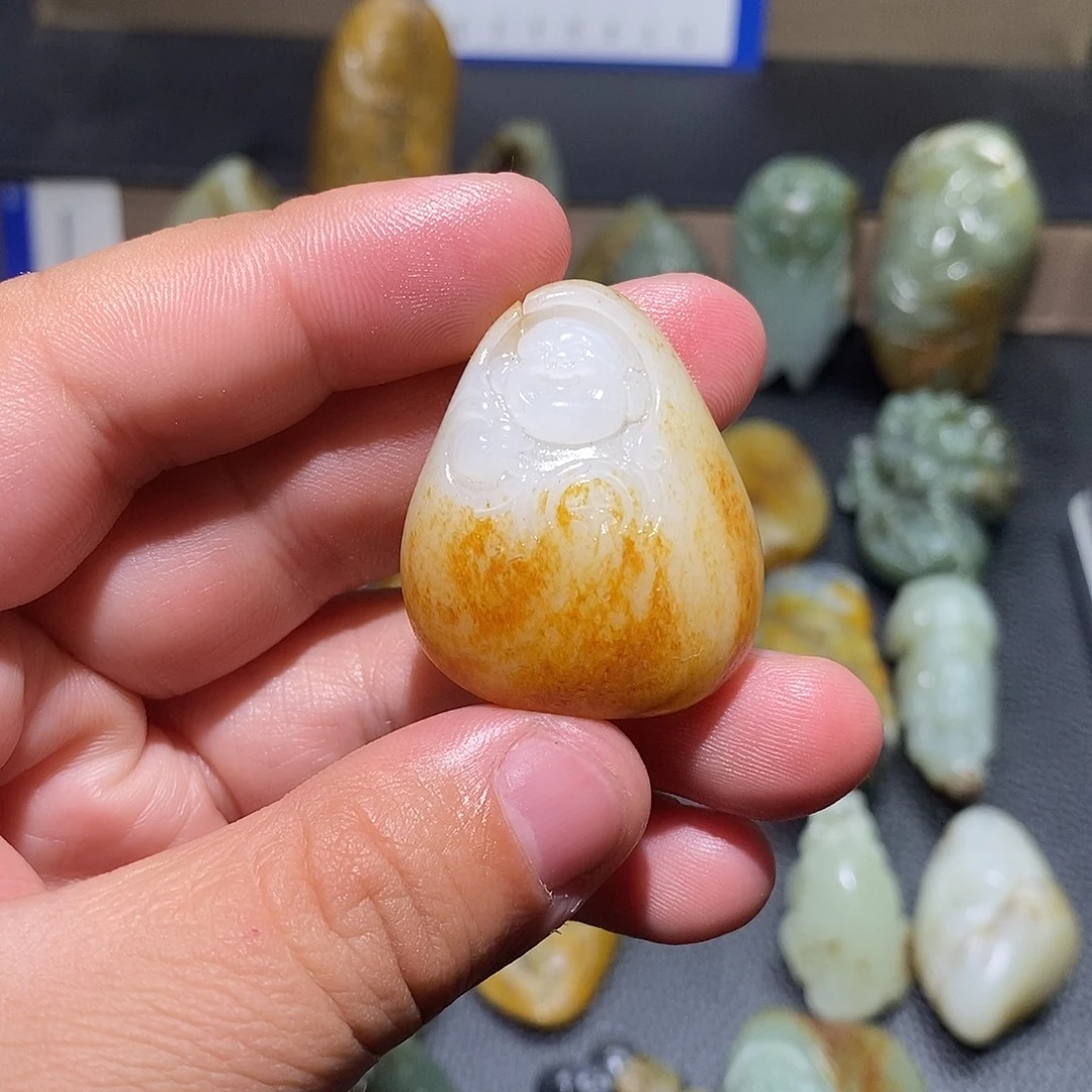 是***呀和田玉未镶嵌颈饰