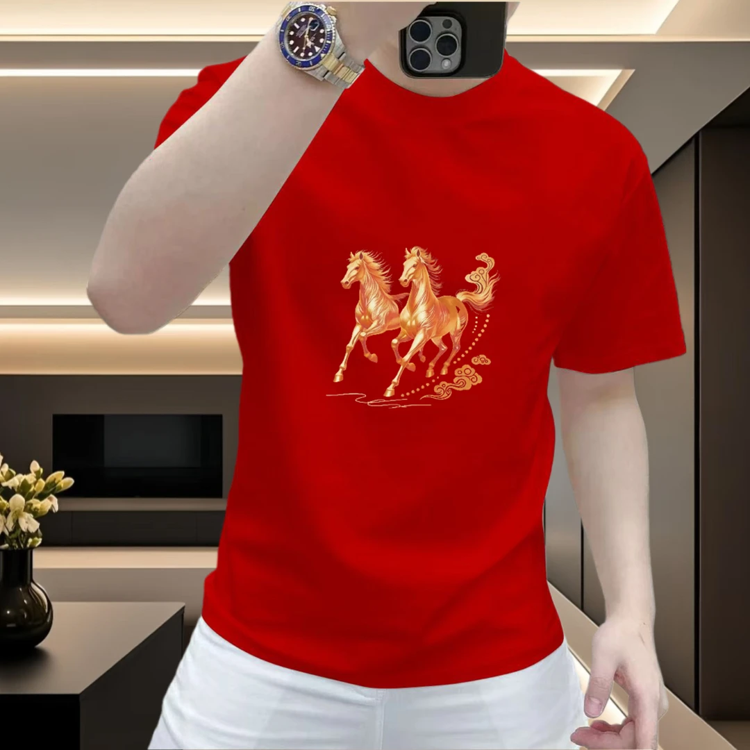 2026新款纯棉双马奔向痞帅短袖T恤男士本命年红色透气体恤上衣潮