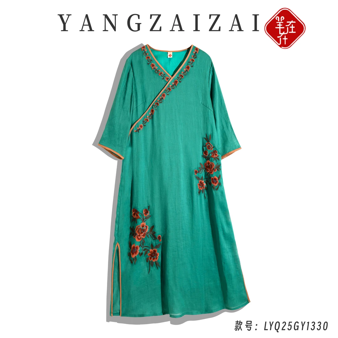 羊在在【花束圆舞曲】民族风中式纯苎麻V领刺绣连衣裙LYQ25GY1330