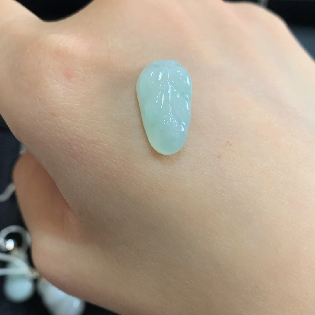 翡翠未镶嵌颈饰叶子