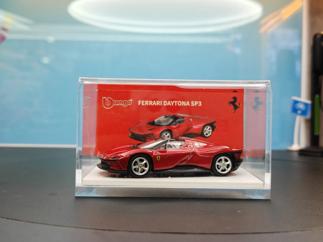 比美高1:64合金车模 法拉利SP3(送亚克力展示盒)