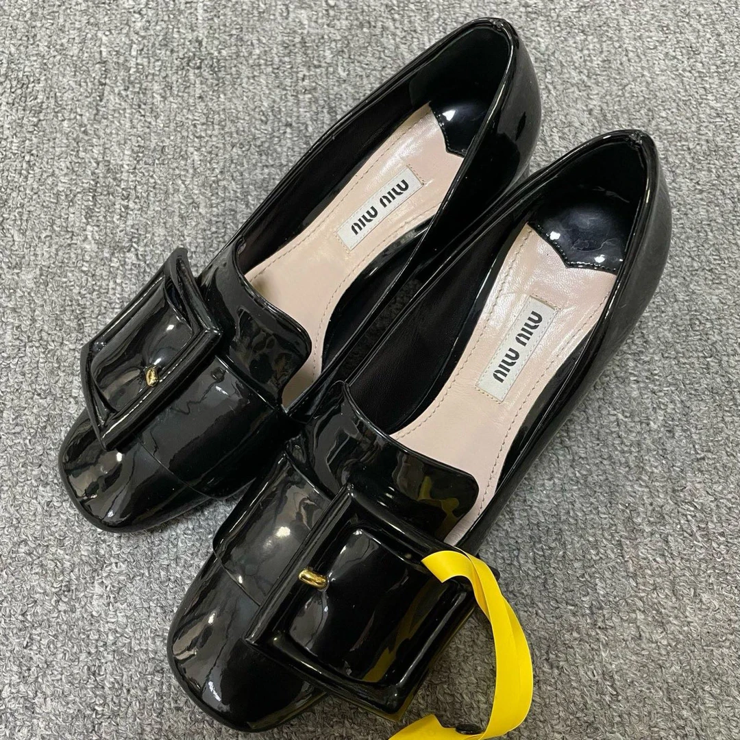 95新 MIU MIU/缪缪 搭扣休闲单鞋  36码/12440