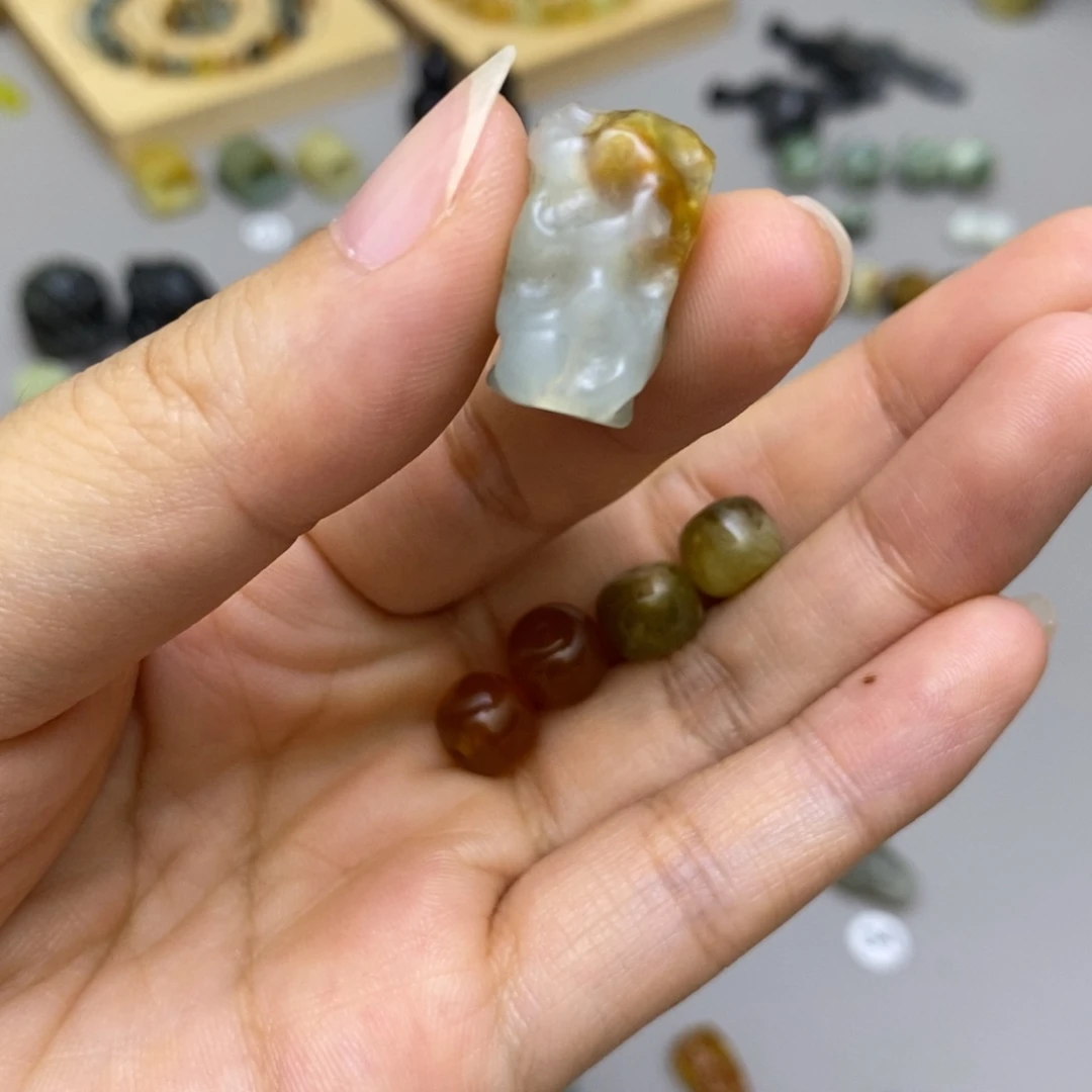 仙***拉未镶嵌蛇纹石玉配饰