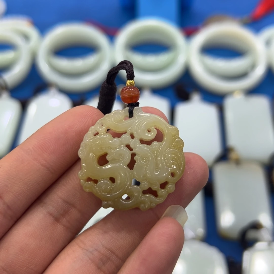 和田玉未镶嵌颈饰