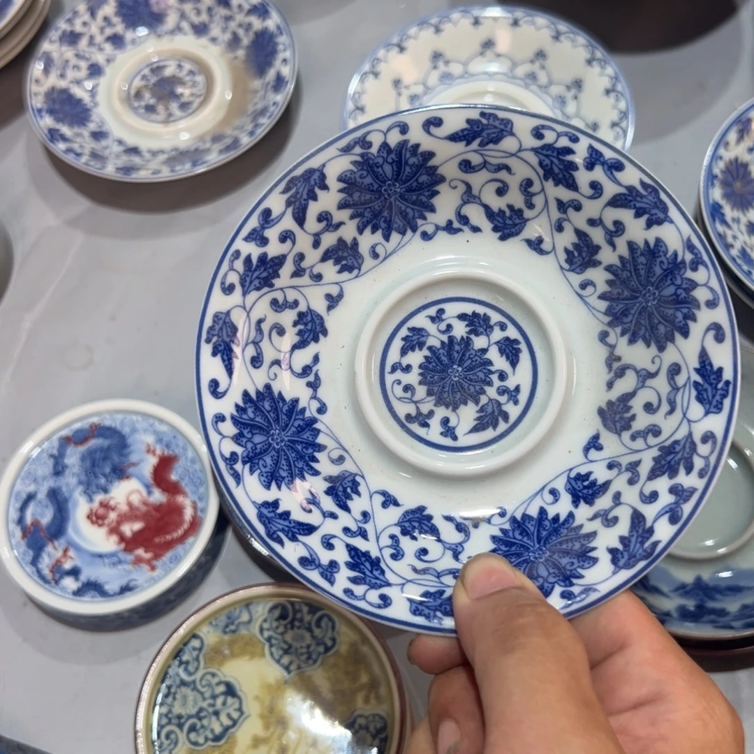 青花缠枝莲壶承qqqq