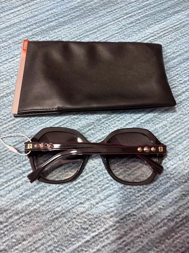 未使用 FENDI/芬迪 芬迪黑色墨镜