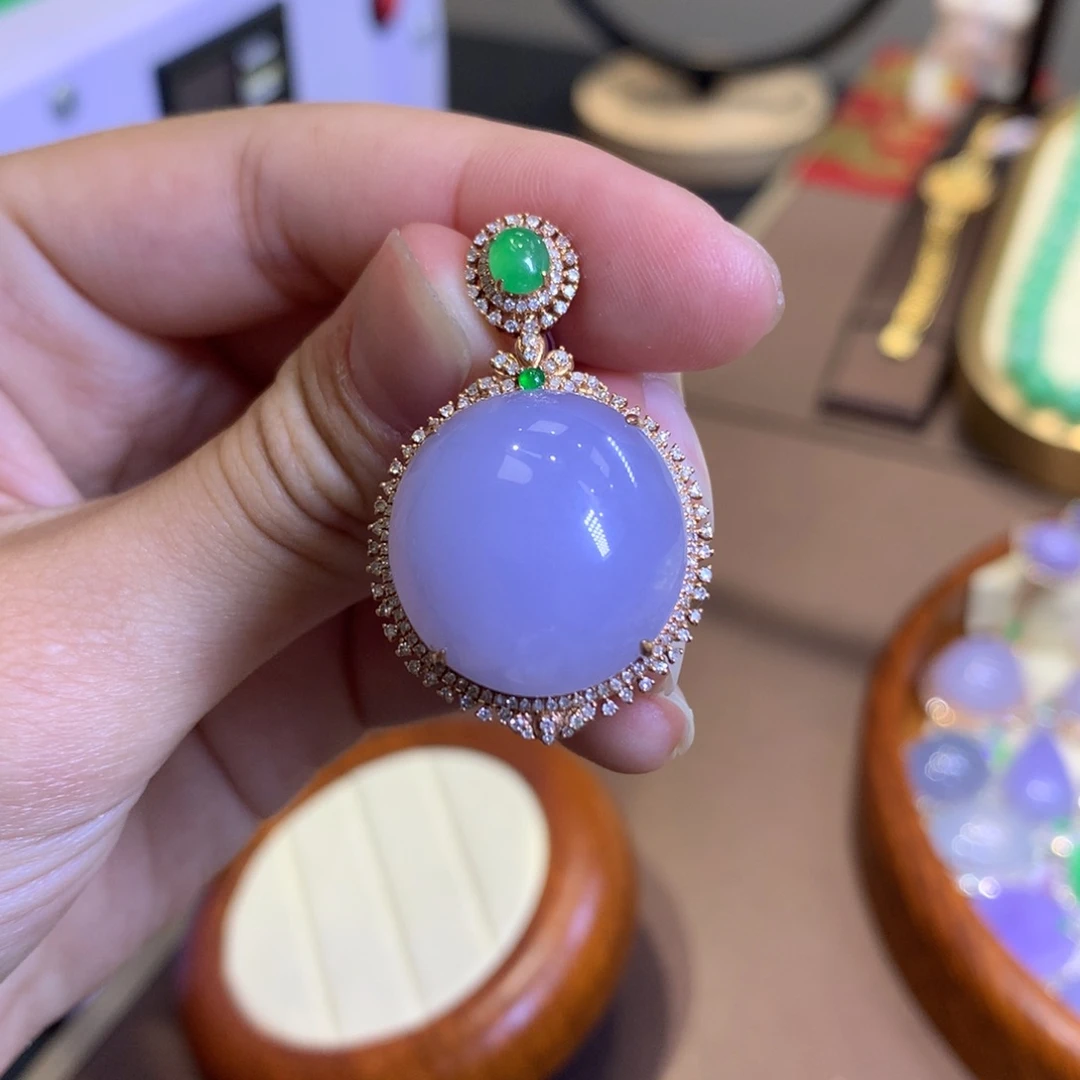 翡翠18K金镶嵌颈饰翡翠