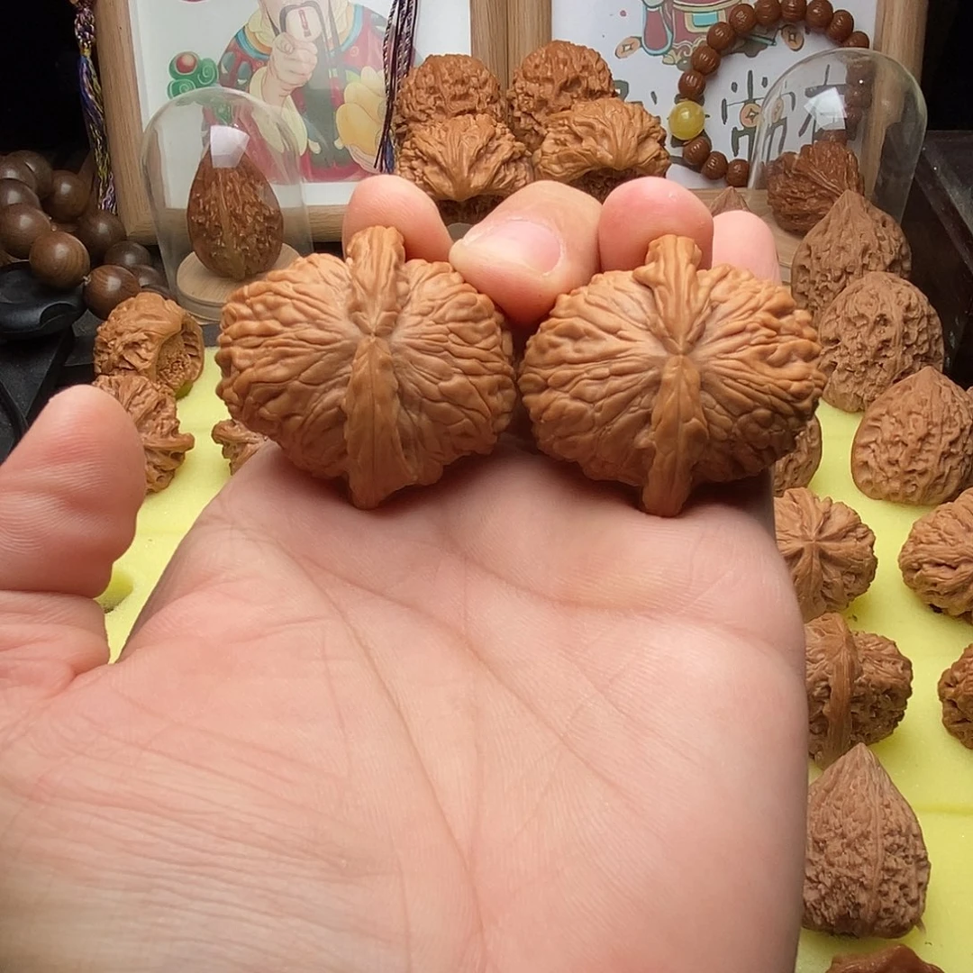 文玩核桃把件卡姿兰球白39