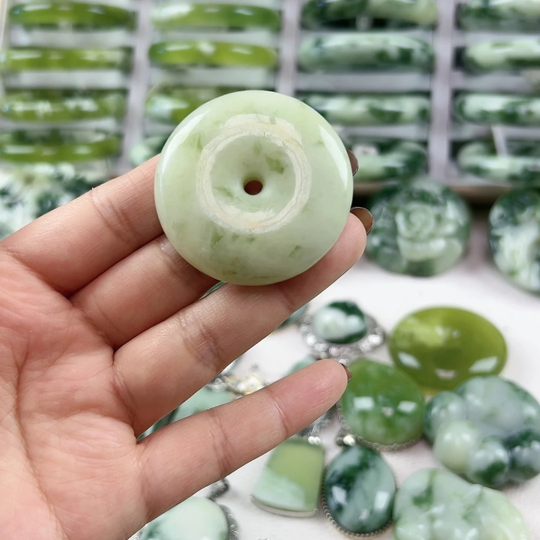 蛇纹石玉未镶嵌颈饰