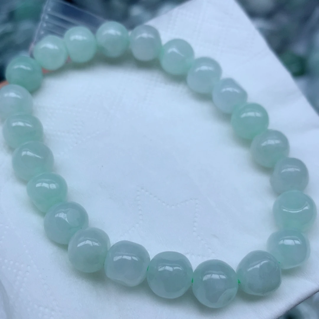 颈饰足铂镶嵌翡翠翡翠