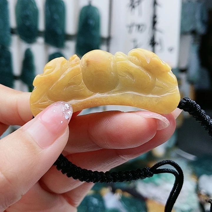 颈饰足铂镶嵌翡翠翡翠