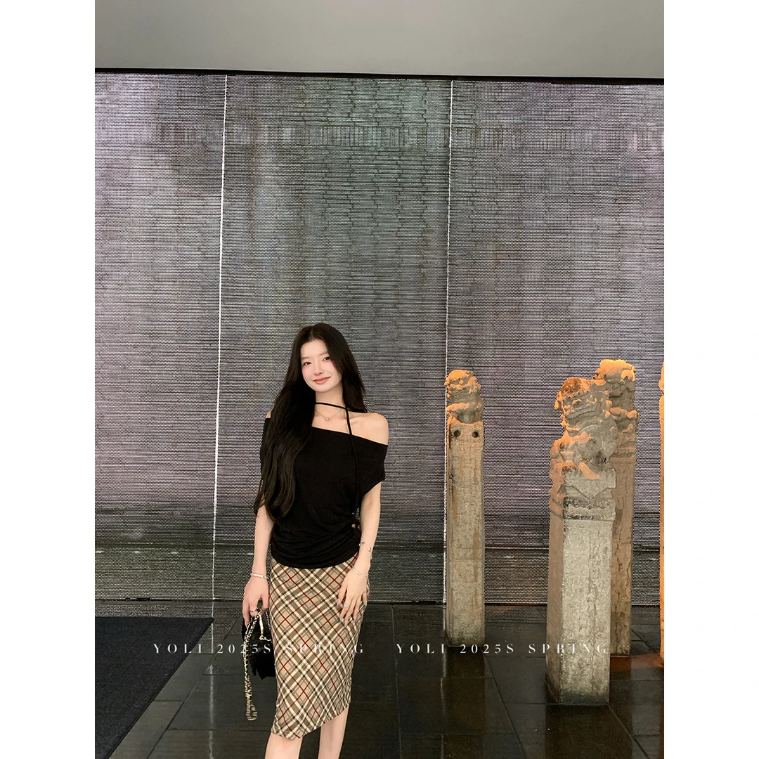 YOLI 张宥利  "气质出街"格子半裙