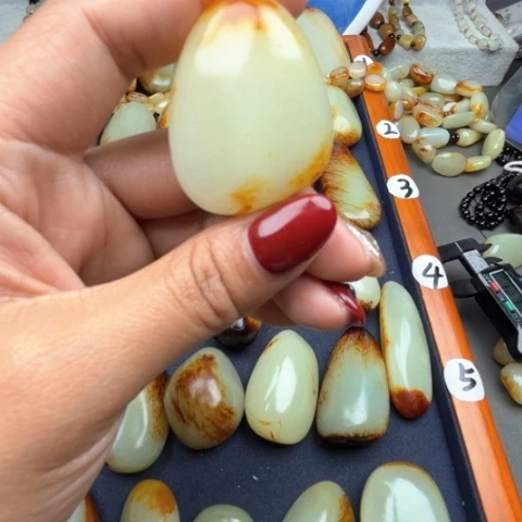 和田玉颈饰未镶嵌搬**弟