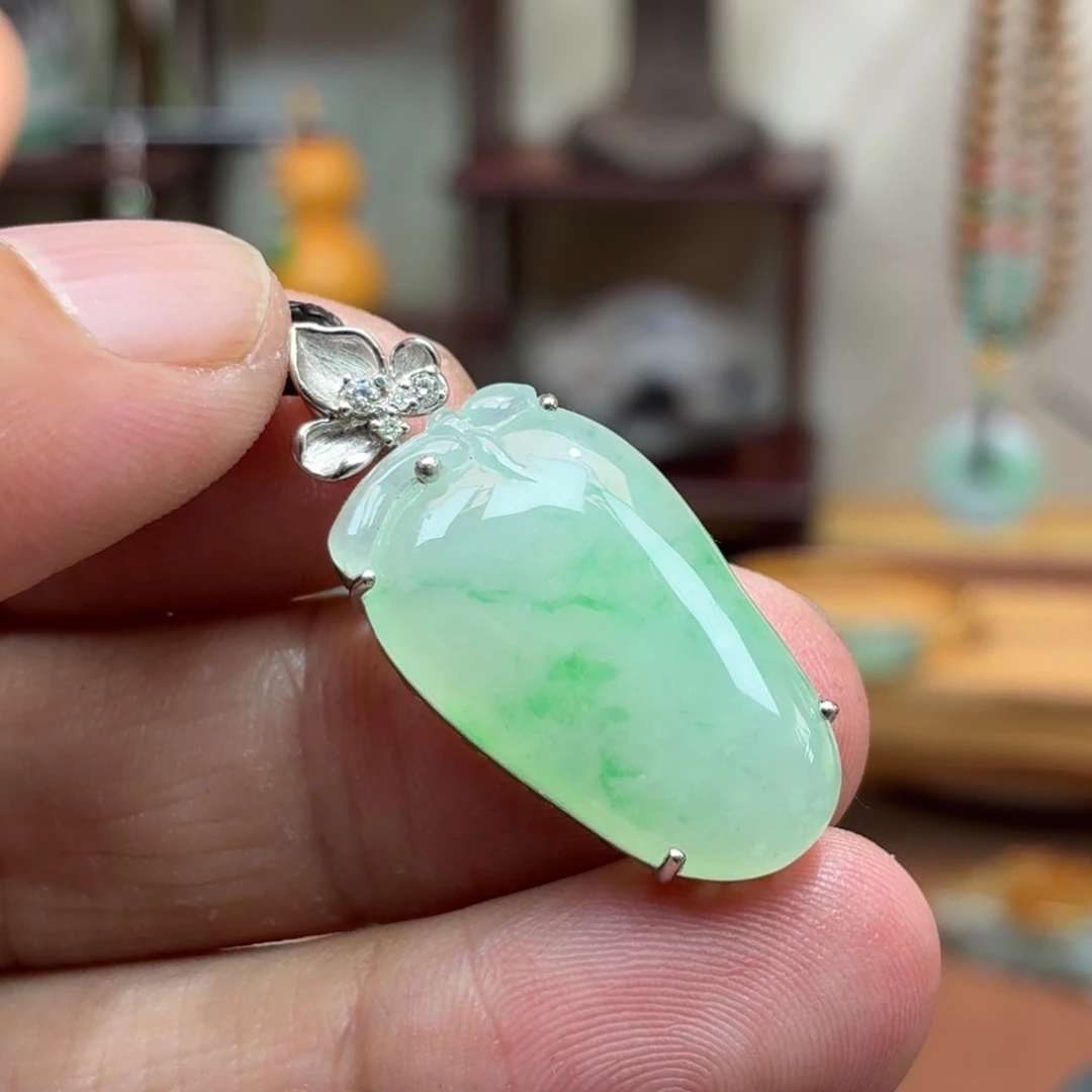 翡翠18K金镶嵌颈饰