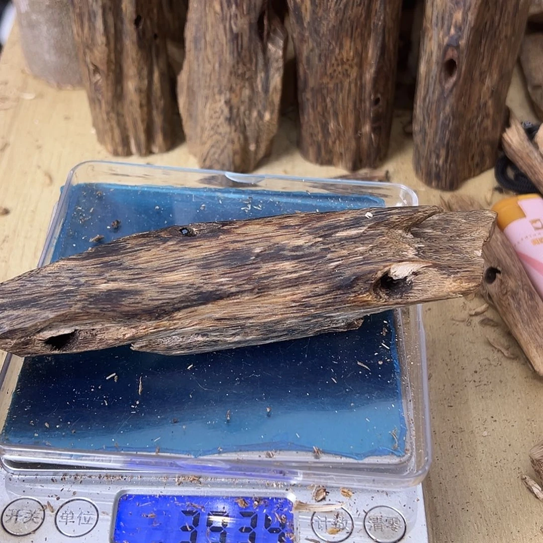 香料绿奇楠虫漏39克蓝宝石