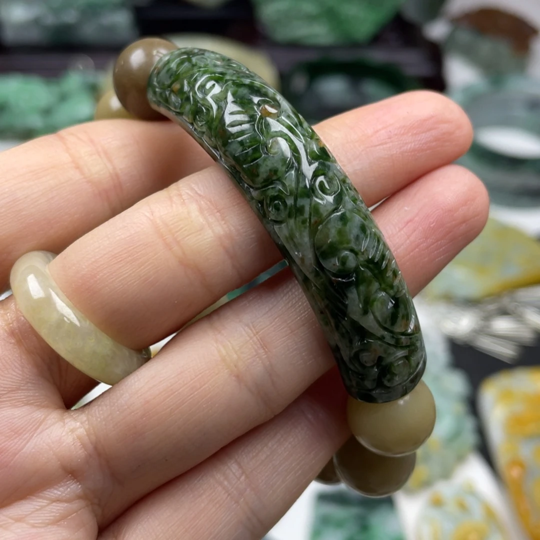 ****奶翡翠未镶嵌颈饰牌子