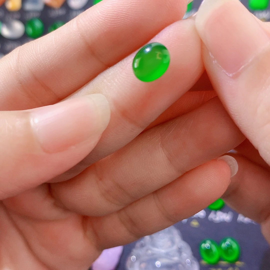 翡翠未镶嵌颈饰木那绿蛋